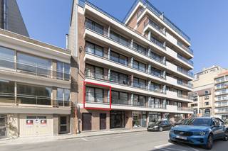 Wenduine: Gemeubeld 1-slaapkamerappartement te koop vlakbij de zeedijk in Wenduine. Ontdek dit stijlvol en recent vernieuwd 1-slaapkamerappartement,...