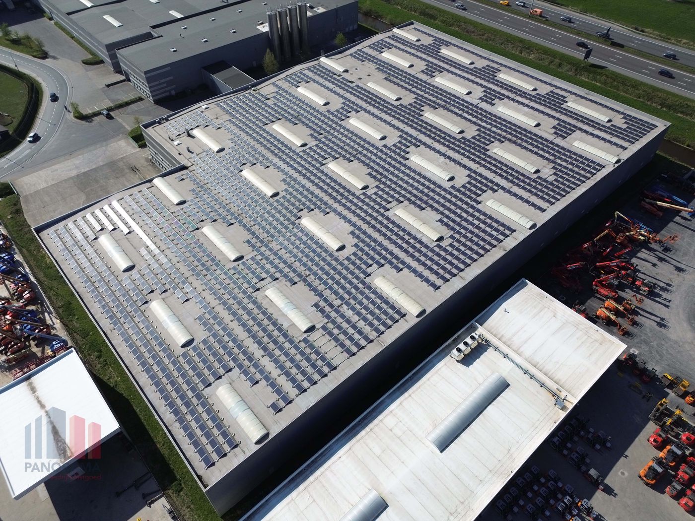 Bâtiment industriel de 13 541 m² à louer dans un EMPLACEMENT DE CHOIX LE LONG DE LA E17 ! (95 m de largeur de façade) - photo 5