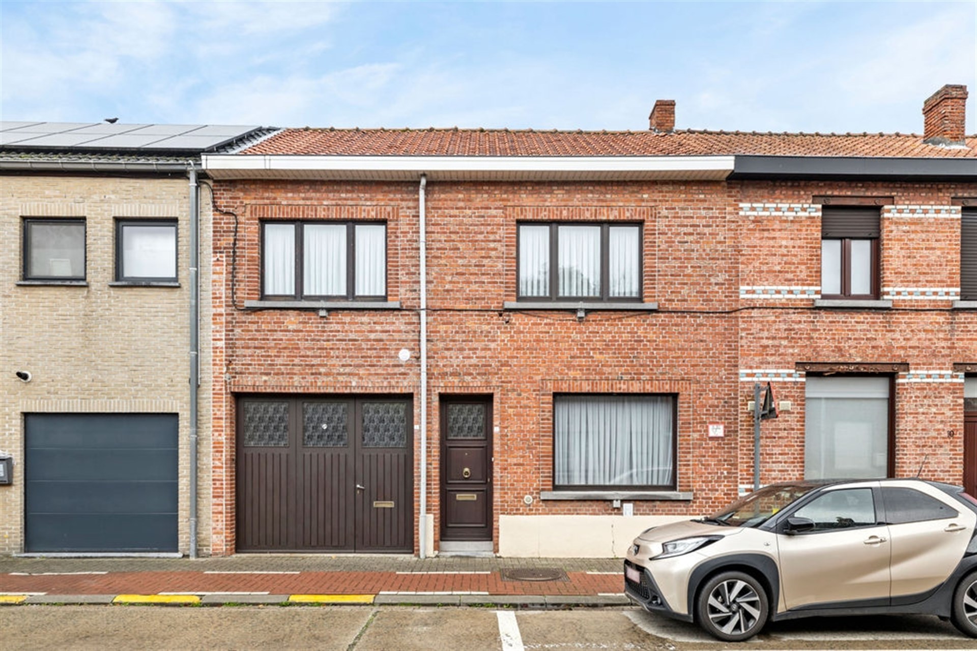 Potentiële gezinswoning of 2 bouwgronden in het hartje van Sint-Gillis-Waas - foto 1