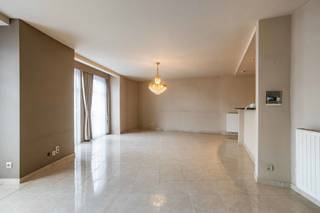 Met 124 m² leefruimte heb je hier ruimte genoeg. Je komt binnen via de gang en loopt zo naar de lichtrijke leefruimte met open keuken. De keuken...