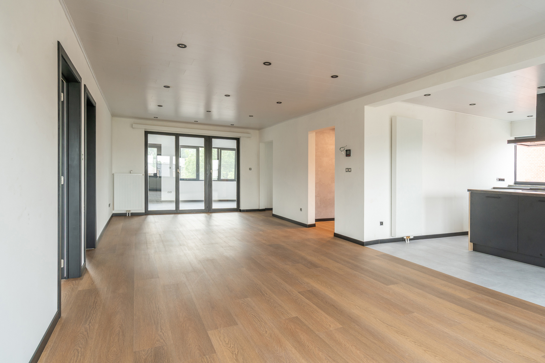 Gerenoveerd dakappartement met 2 slaapkamers + dressing/babykamer en ruim terras in Sint-Lenaarts - foto 5