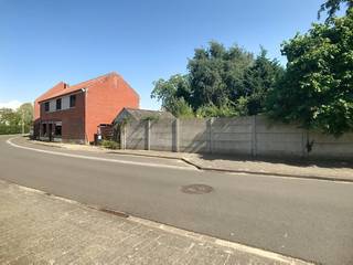 Dit pand in Poperinge is een droom voor wie op zoek is naar een renovatieproject met veel potentieel! Gelegen in een rustige straat, op slechts...
