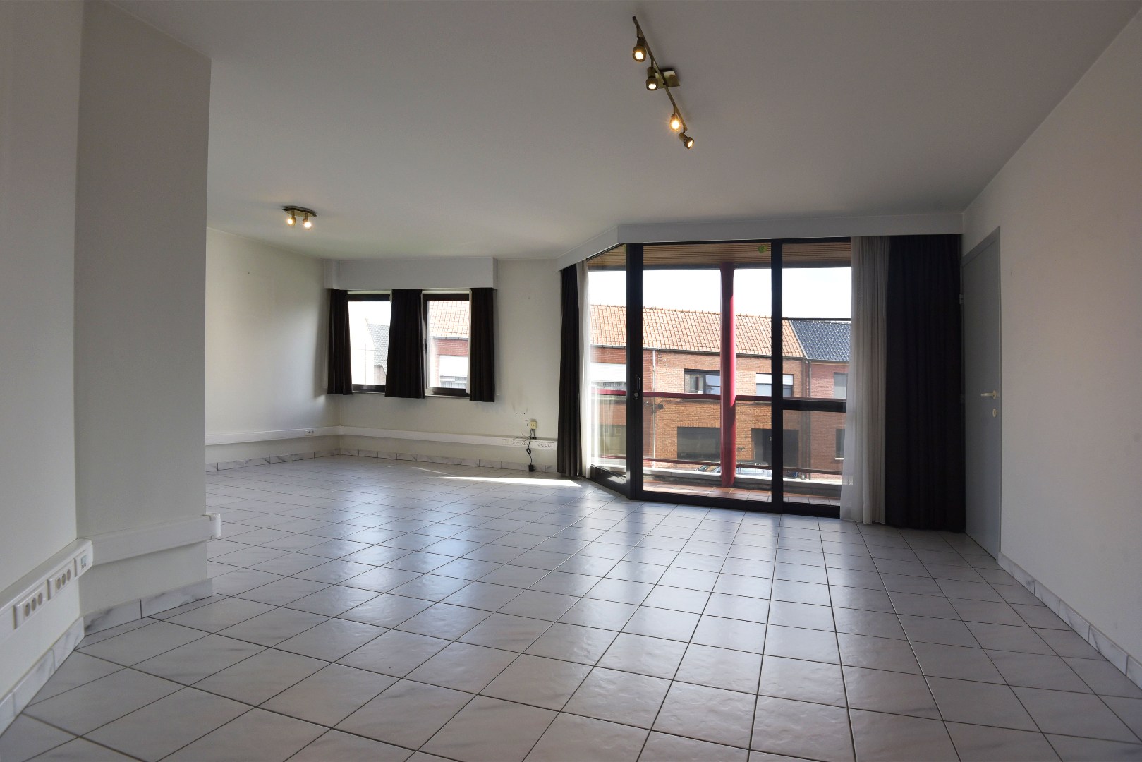 Ruim appartement met 2 slpks en ondergrondse autostaanplaats - foto 3