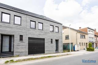 Welkom in jouw toekomstige thuis: een bijzonder ruime, lichtrijke en tijdloze nieuwbouwwoning met tuin en inpandige garage. Deze woning biedt...
