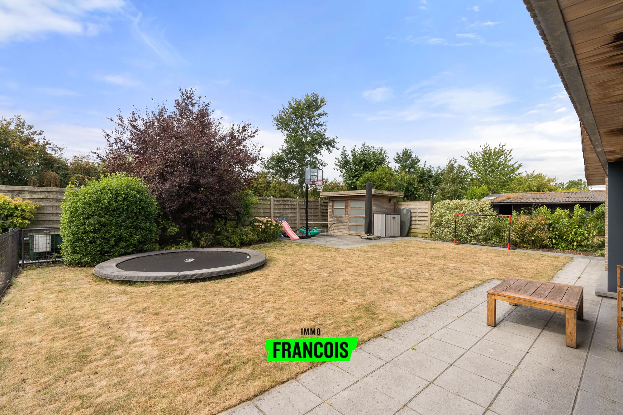 Gigantische villa (5-6slpk/357m2 bewoonbaar):EPC B, ruime tuin en inpandige garage te Slijpe - foto 2