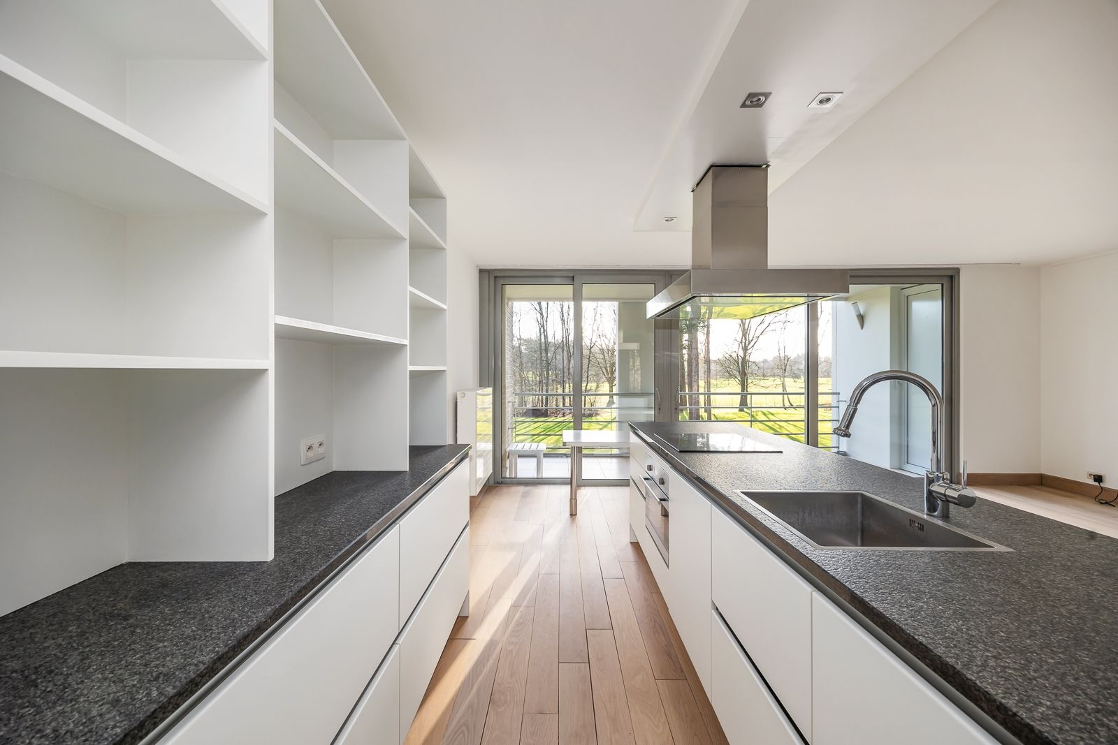 Modern appartement met uniek zicht op de golf van Brasschaat! - foto 4