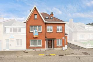 Voor meer info of een bezoek, bel 054 69 39 36 - Op een goede ligging in Denderhoutem bevindt zich deze ruime woning met twee woonentiteiten...