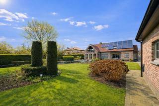 In een aangename en gegeerde woonwijk in Ertvelde bevindt zich deze uitstekend onderhouden open bebouwing (bouwjaar 1996–1997). De woning ligt op...