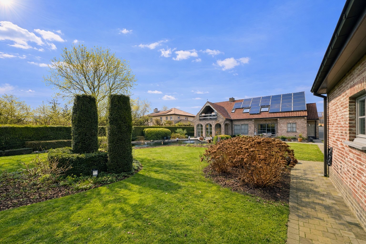 Instapklare open bebouwing met prachtige tuin op 1.220 m² in rustige woonwijk - foto 1