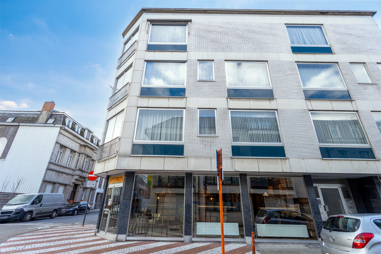 Handelsgelijkvloers gelegen in centrum Roeselare - foto 4