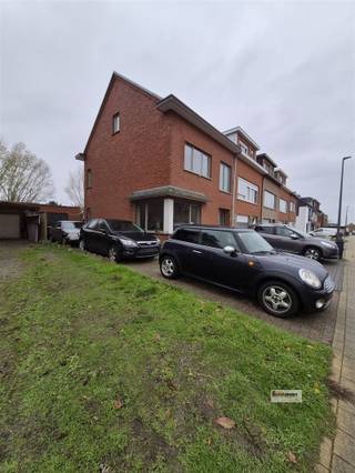 Volledig gerenoveerde gezinswoning (2018) met EPC C, 3 slaapkamers (mogelijkheid tot 4) in een rustige straat te Willebroek. De woning biedt een...