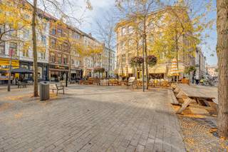 Gelegen in de levendige Nationalestraat, op wandelafstand van het historische stadscentrum, tal van winkels, openbaar vervoer en de trendy wijk ’t Zuid, bevindt zich dit karaktervolle gebouw met renovatiepotentieel. De ligging is ideaal voor wie op zoek is naar een interessante investeringsopportuniteit in het hart van Antwerpen.<br /><br />Indeling van het gebouw:<br /><br />Kelder: ca. 30 m²<br />Gelijkvloers: ca. 50 m²<br />1e verdieping: ca. 46 m²<br />2e verdieping: ca. 46 m²<br />3e verdieping: ca. 46 m²<br />Zolderruimte: ca. 35 m²<br /><br />Voor dit pand bestaat een vermoeden van vergunning voor een winkelruimte met twee woonentiteiten.<br />Dit opbrengsteigendom biedt tal van mogelijkheden na renovatie, zowel voor wie wil verhuren als voor gemengd gebruik (commercieel + residentieel).