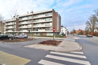 Op zoek naar een instapklaar appartement met veel licht, een zuidgericht terras en drie slaapkamers in het centrum van Beveren? Dan is dit...