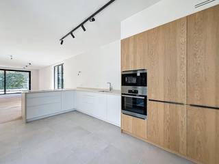 Ontdek dit prachtige nieuwe appartement gelegen aan de prestigieuze Avenue Hamoir, vlakbij het Ter Kamerenbos, de Europese School van Ukkel en...