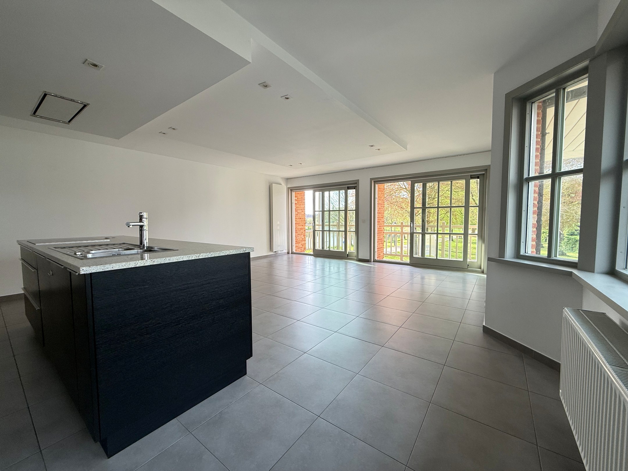 Twee-slaapkamerappartement met open zicht in Roeselare! - foto 3