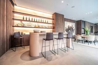 SITUATION EXCEPTIONNELLE dans le VILLAPARK : villa de luxe exclusive avec piscine et magnifique jardin sans vis-à-vis, sur un terrain de 1.617...