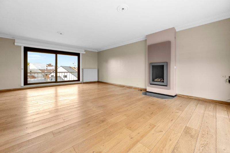 UNIEK INSTAPKLAAR ZEER GEZELLIG  PENTHOUSE MET TERRAS VAN BIJNA 80 M! MET ZICHT OP HET MOOISTE PLEINTJE VAN DE STAD - photo 2