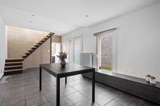 Op een uiterst rustige locatie te centrum Heist-op-den-Berg, bevindt zich deze gerenoveerde woning.De centrale ligging, zorgt ervoor dat alle...