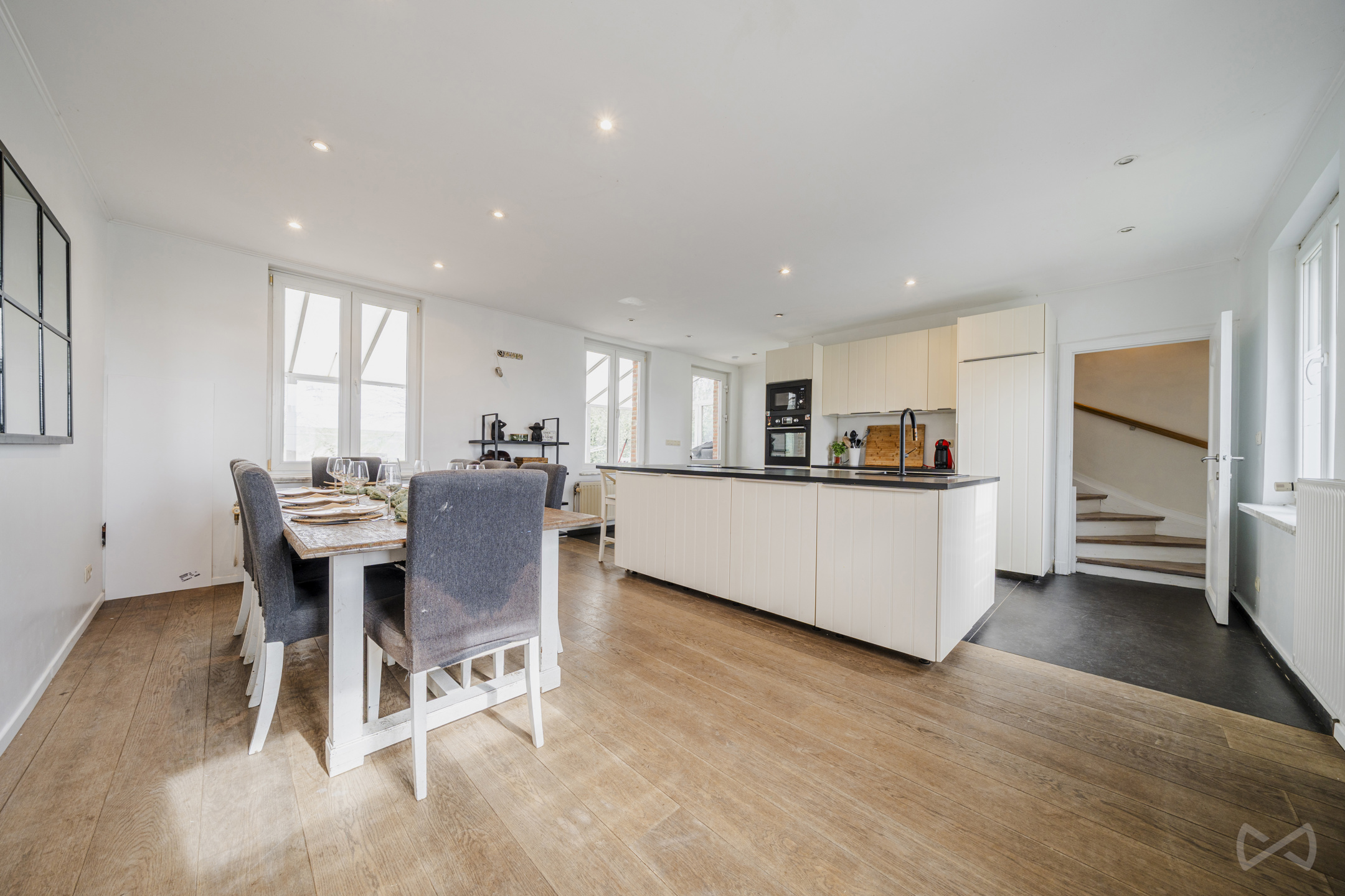 Villa met garage en parkeerplaatsen - foto 5