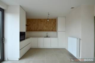 Prachtig gelegen nieuwbouwappartement in het centrum van Ronse, Sint-Ambrosiusstraat 20. Dit appartement (80m2) met terras (14,50m2) is gelegen op de...