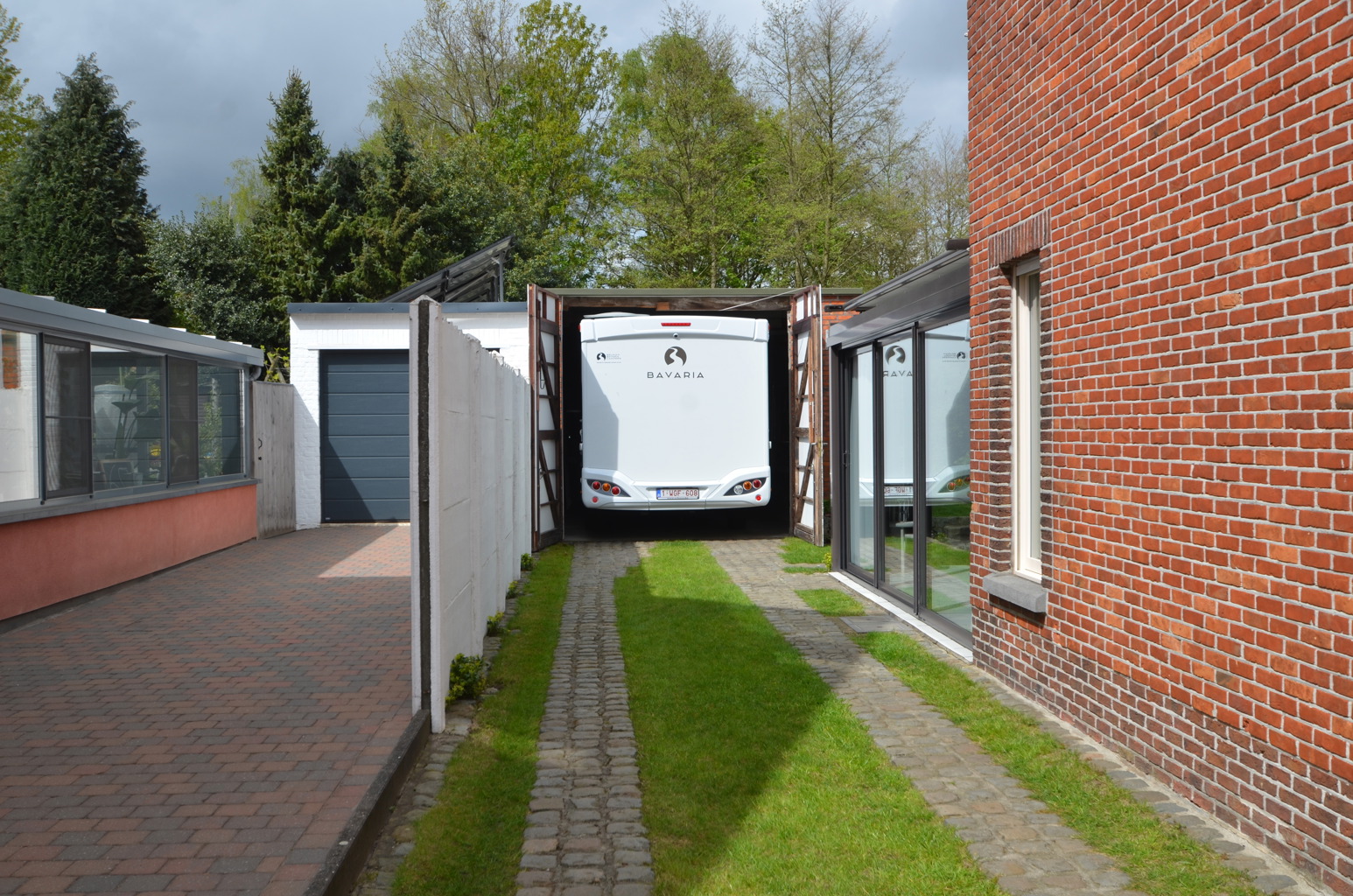 Goed gelegen HOB op 342 m2 grond met ruime garage en 3 slk - foto 3