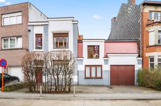 In de vernieuwde Grote Nieuwedijkstraat is het rustig wonen, met bijna uitsluitend bestemmingsverkeer in deze zone 30 met trajectcontrole. Voor...