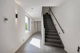 Ruime geheel gerenoveerde villa (Bedaux architectuur) op ca. 1.900m², gelegen op een mooie locatie in een groene villawijk met uitzicht over...