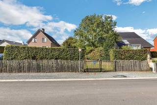 Bouwgrond voor open bebouwing!In het landelijke Wambeek bieden wij u dit uniek perceel bouwgrond met een oppervlakte van 12 are 60 ca. aan, ideaal...