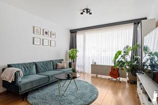 <strong>Instapklaar twee-slaapkamerappartement </strong><br /><br />Dit gezellig appartement (ca. 75 m²) is centraal gelegen te Bisschoppenhoflaan waarbij winkels, scholen en parken op een boogscheut verwijderd zijn. Het appartement bevindt zich op de <strong>derde verdieping</strong>.<br /><br /><strong>Indeling:</strong><br />- Inkomhal<br />- <strong>Ruime </strong>leefruimte met keuken<br />- Badkamer met douche, toilet, lavabo en aansluiting voor was/ droog machine<br />- Slaapkamer 1<br />- Slaapkamer 2<br />- Berging<br /><br /><strong>Bijzonderheden:</strong><br />- Mobiscore <strong>8,7/10</strong><br /><strong>- EPC B<br /></strong>- <strong>Lift</strong><br />- Fietsenstalling