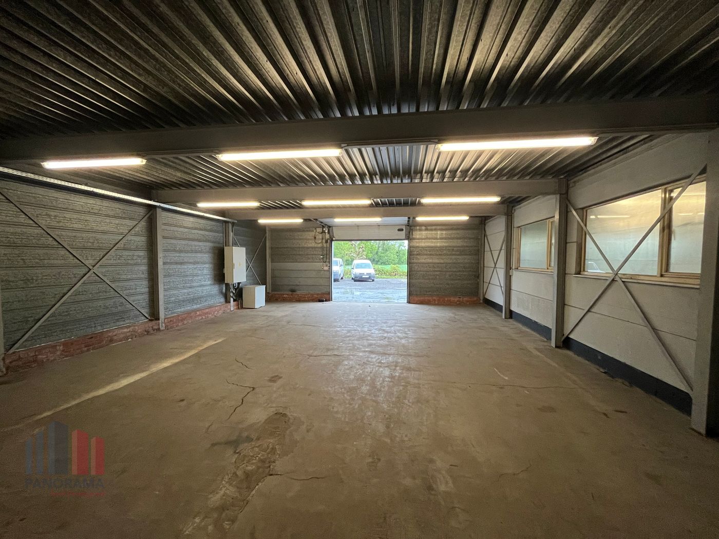 Functioneel magazijn van 575 m² op toplocatie in Beervelde nabij de E17. - foto 2
