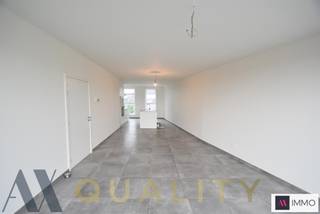 Recent, zeer energiezuinig 3 slaapkamer duplex-appartement met een zuidwest georiënteerd terras, 2 autostaanplaatsen, een ruime private berging en...