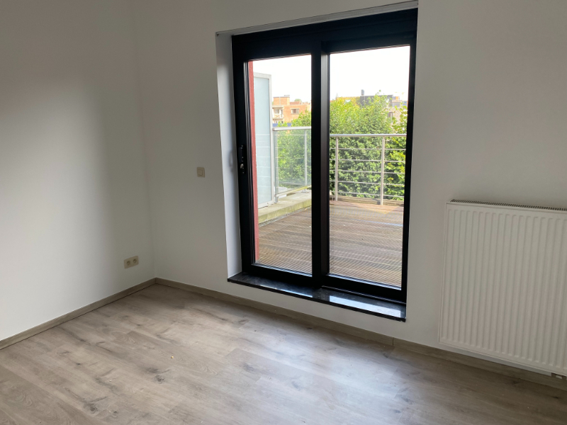 --- NIEUW --- Gerenoveerd en energiezuinig 1-slaapkamerappartement met ruim terras op toplocatie nabij Sint-Pietersstation! - foto 5