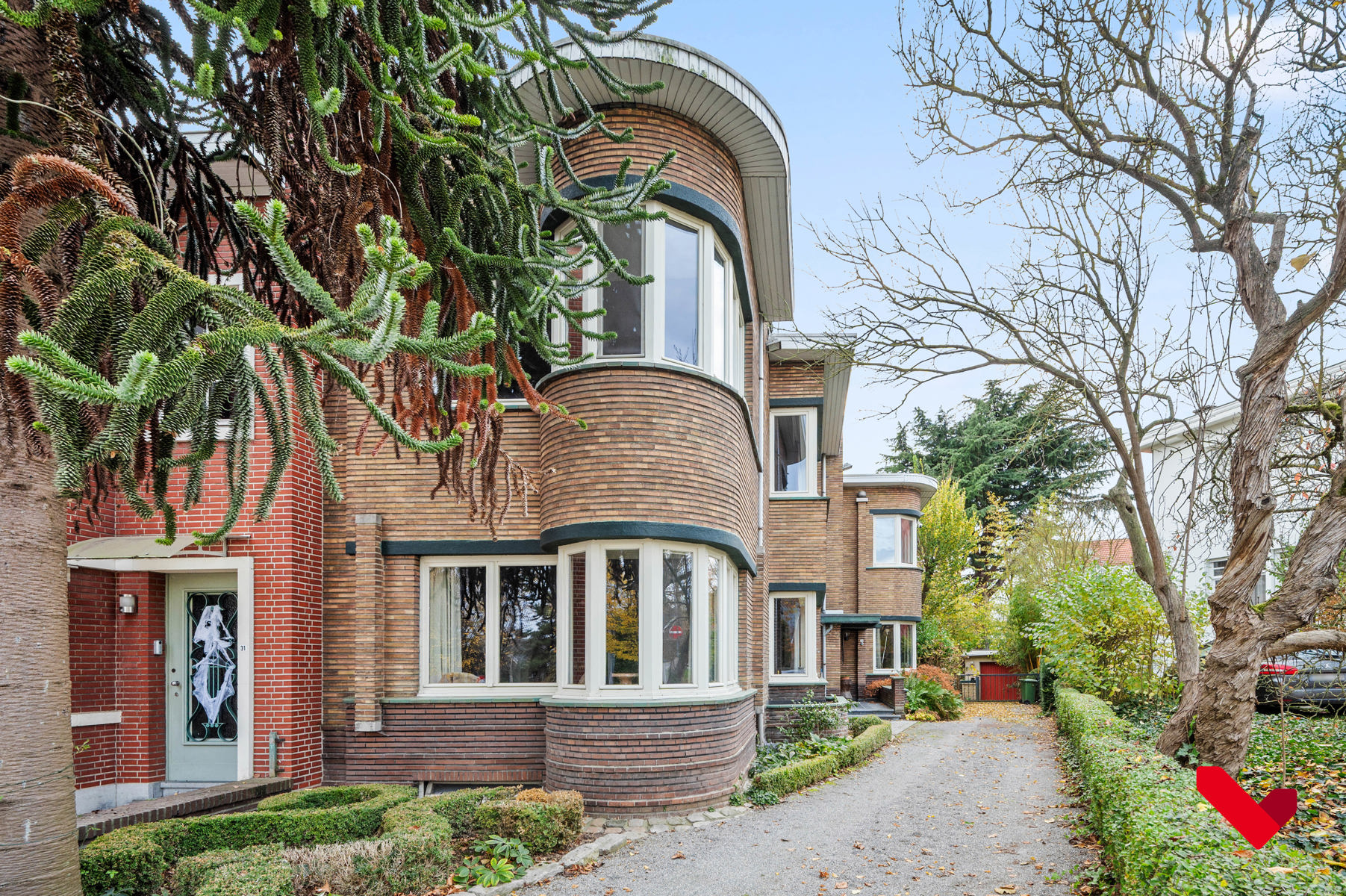 Karaktervolle interbellumwoning met grote tuin en garage - foto 2