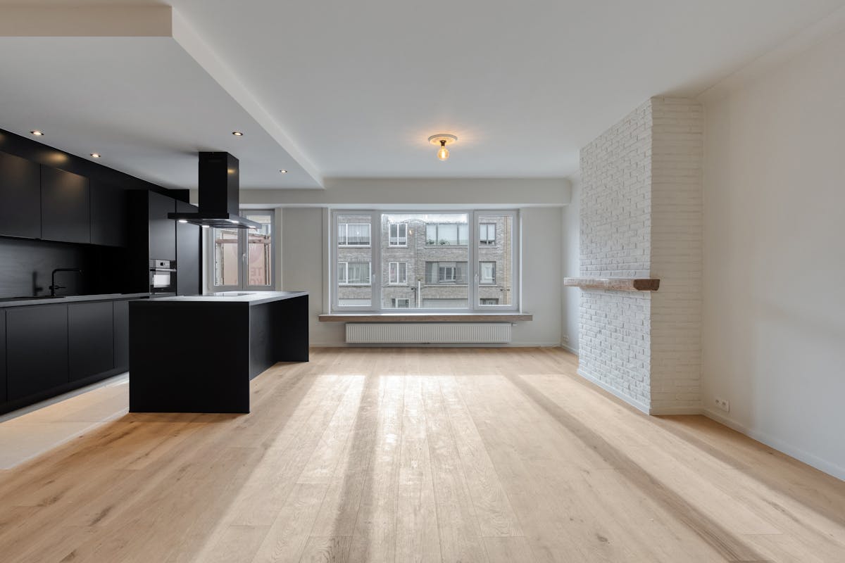 Appartement magnifiquement rénové avec parking à Deurne ! - photo 4