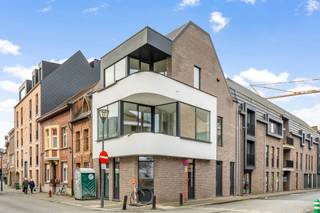 Modern triplex appartement met 3 slaapkamers in Turnhout.Dit eigentijdse triplex appartement, gelegen pal in het centrum van Turnhout, biedt de...