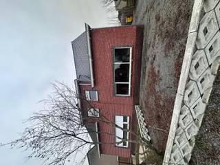 Mooie woning te huur met 3 slaapkamers en garage in Balen: * Indeling: Inkomhal, woonkamer, keuken, badkamer, veranda, apart toilet, kelder,...