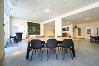 Dit instapklare handelspand gelegen in de Kerkstraat in Merelbeke beschikt over een oppervlakte van 106,80 m² en leent zich perfect voor...