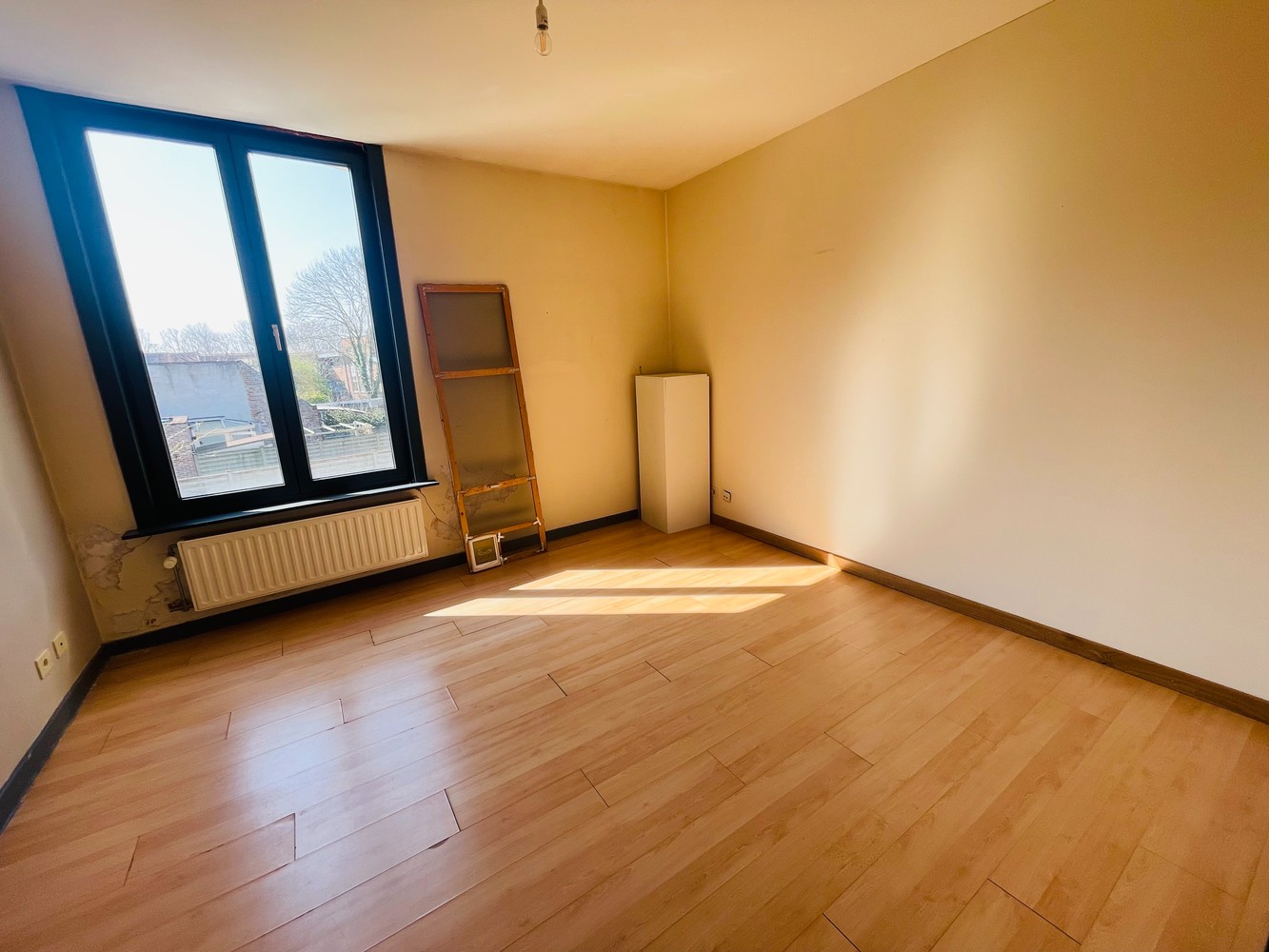 Assebroek, leuk ENERGIEZUINIG gezellig  instapklaar woonhuis met 3 SLAAPKAMERS en tuintje - foto 5