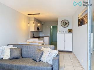 Ontdek dit verzorgd en lichtrijk appartement, ideaal gelegen in het gezellige Middelkerke.Dit instapklare pand, gebouwd in 2005, combineert comfort...