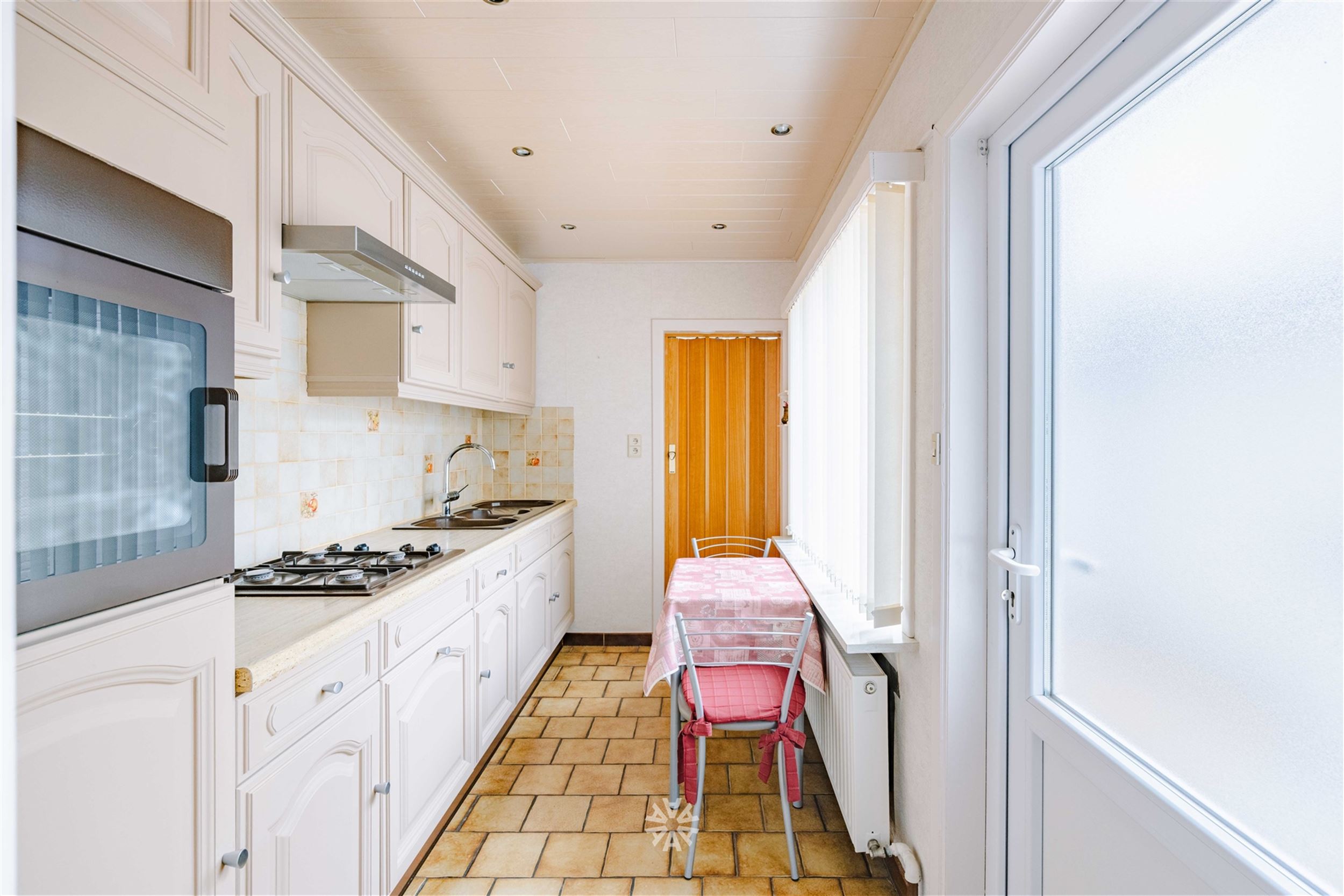 Charmante rijwoning met drie slaapkamers - foto 5