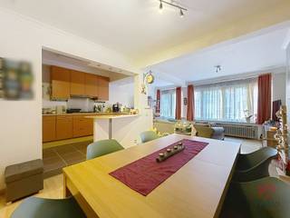 SCHAERBEEK, Europese wijk vlakbij de Schuman-rotonde en het Jubelpark, ongemeubileerd appartement met 1 slaapkamer + bureau/kinderkamer, van ± 105...