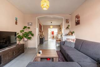 Charmante goed onderhouden woning met diepe tuin, 2 slaapkamers ( mogelijk 3) en vaste trap naar zolder.De woning heeft EPC label C en goedgekeurde...