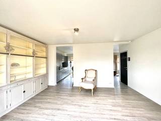 Ruim en gezellig duplex appartement in landelijke stijl, 137 m² bewoonbare oppervlakte, enig in het gebouw, met indeling als volgt:...