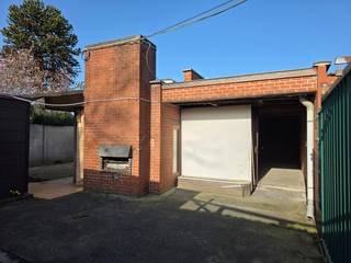 Op dit perceel gelegen in tweede lijn in de Bavikhoofsestraat in Kuurne vinden we een opslagplaats/atelier, een vrijstaande garage en een...