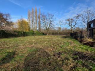 Belle opportunité : l’un des derniers terrains à bâtir disponibles dans le charmant quartier de Zonnewijk (Pius X) à Courtrai. Terrain...