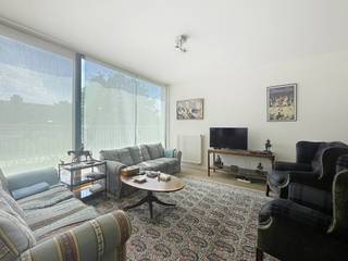<p>Wijk Fort Jaco, vlakbij alle voorzieningen (winkels, openbaar vervoer, scholen ...), mooi appartement van ± 128 m² gelegen op de 2e verdieping van een recent gebouw. Het appartement is als volgt ingedeeld: hal, gastentoilet, grote woonkamer van ± 44 m² met een terras van ± 10 m² op het zuidoosten, volledig ingerichte open keuken (oven, kookplaten, afzuigkap, koelkast/vriezer, vaatwasser), wasruimte, een slaapkamer van ± 18 m² met aangrenzende badkamer (dubbele wastafel, bad) met toegang tot een terras van 5 m² op het noorden, een slaapkamer van 13 m² met doucheruimte, kelder. Raming van de kosten: 100 € / maand (gemeenschappelijke kosten). Beschikbaar vanaf 31/08/2026. EPB: C-. Afmetingen ter indicatie.</p>
<p></p>
<p>Voorziening voor servicekosten: 100 € / maand (gemeenschappelijke kosten)</p>
<p></p>
<p>Beschikbaar vanaf 31/08/2026.</p>
<p></p>
<p>EPB: C-</p>
<p></p>
<p>- Hal</p>
<p>- Aparte wc</p>
<p>- Woonkamer ± 44 m²</p>
<p>- Volledig uitgeruste keuken (oven, kookplaat, afzuigkap, koelkast/vriezer, vaatwasser)</p>
<p>- Wasruimte</p>
<p>- Terras ± 10 m² op het zuidoosten</p>
<p>- Slaapgedeelte</p>
<p>- Slaapkamer ± 18 m²</p>
<p>- Badkamer (dubbele wastafel, ligbad)</p>
<p>- Terras 5 m² op het noorden</p>
<p>- Slaapkamer ± 13 m²</p>
<p>- Doucheruimte</p>
<p></p>
<p>Kelder</p>
<p></p>