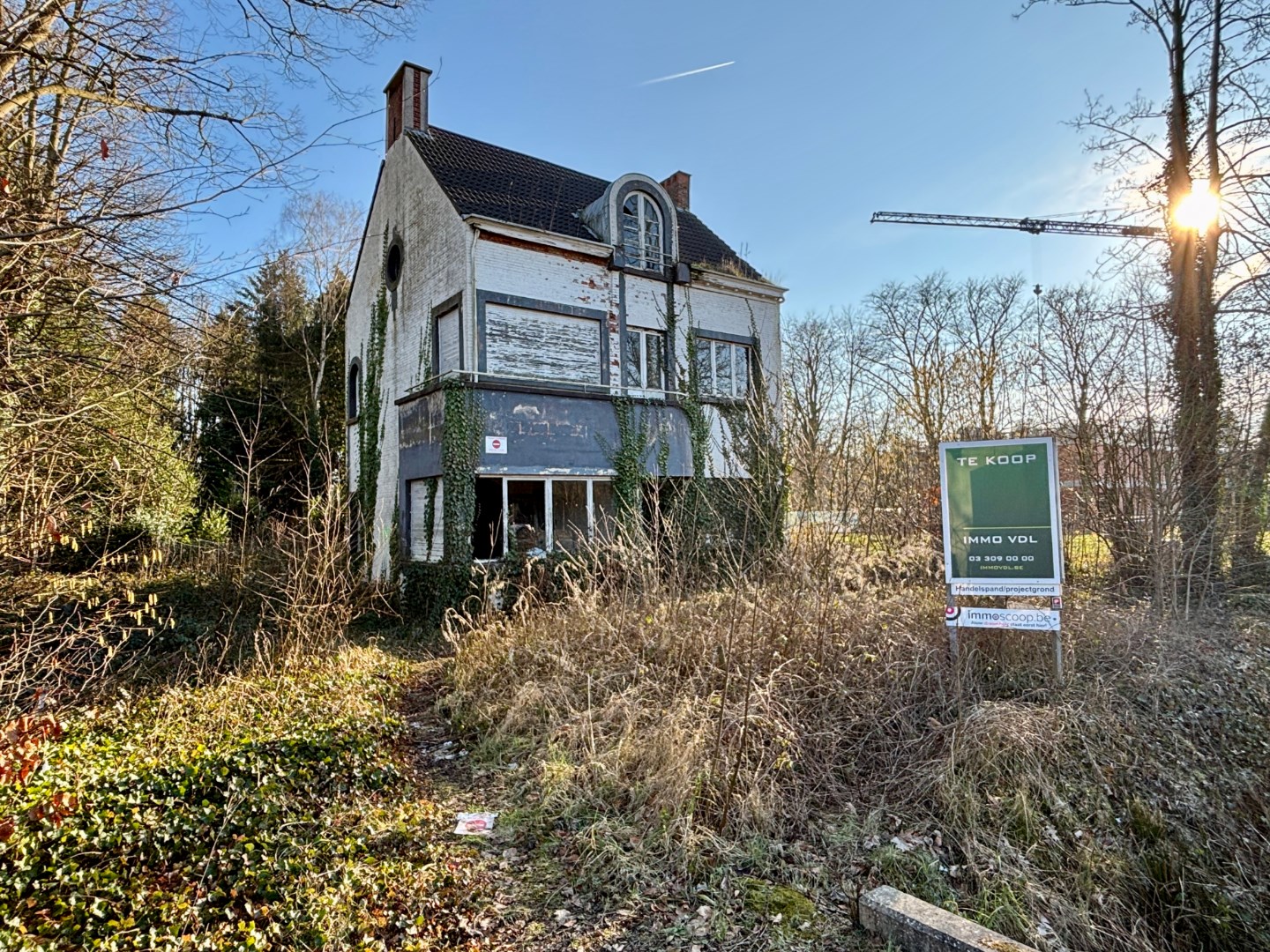 Projectgrond op een perceel van 2.579 m² met 24 meter straatbreedte. - foto 1