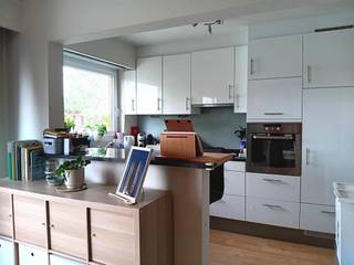 In een rustige en gezellige woonstraat te Borsbeek is een ruim en zonnig 3 slpk app met garagebox te koop.<br />Het app is gelegen op de 2e verdieping, te bereiken met een lift of trap en bestaat uit een inkomhal met vestiairekast, een zonnige ruime woonkamer met halfopen ingerichte keuken en er zijn 3 slpk waarvan 1 kamer toegang geeft tot het ruim terras achteraan. Verder heeft het app een ruime badkamer met ligbad, er is een apart toilet en een aparte ruime berging die momenteel als bureau wordt gebruikt.<br />Verder hoort bij het appartement een bovengrondse garagebox achteraan het gebouw – verplicht aan te kopen VP 30.000€<br />Ideaal als eigen woonst of als investering. Zeker een bezoek waard!<br /><br />Bijkomende informatie:<br />Epc 143 kWh/m² – label B<br />Electriciteit conform tot 01/09/2034<br />Asbestveilig (maar niet asbestvrij)<br />Mk 150€ omvat voorschot water, syndicus, onderhoud, minuterie …<br />App met 3 slpk, terras woonopp 105m²<br />Momenteel verhuurd- beschikbaar na opzeg hc<br />bovengrondse garagebox achteraan het gebouw – verplicht aan te kopen VP 30.000€<br />kelder aanwezig<br />P-score D – G- score A, niet in een risicozone voor overstromingen