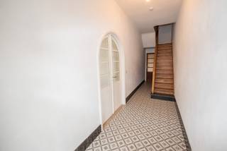 Leuke stadswoning op TOP ligging in Waregem.Deze gerenoveerde HOB beschikt over: inkom, leefruimte, was kamer met toegang tot de kelder. Op de eerste...