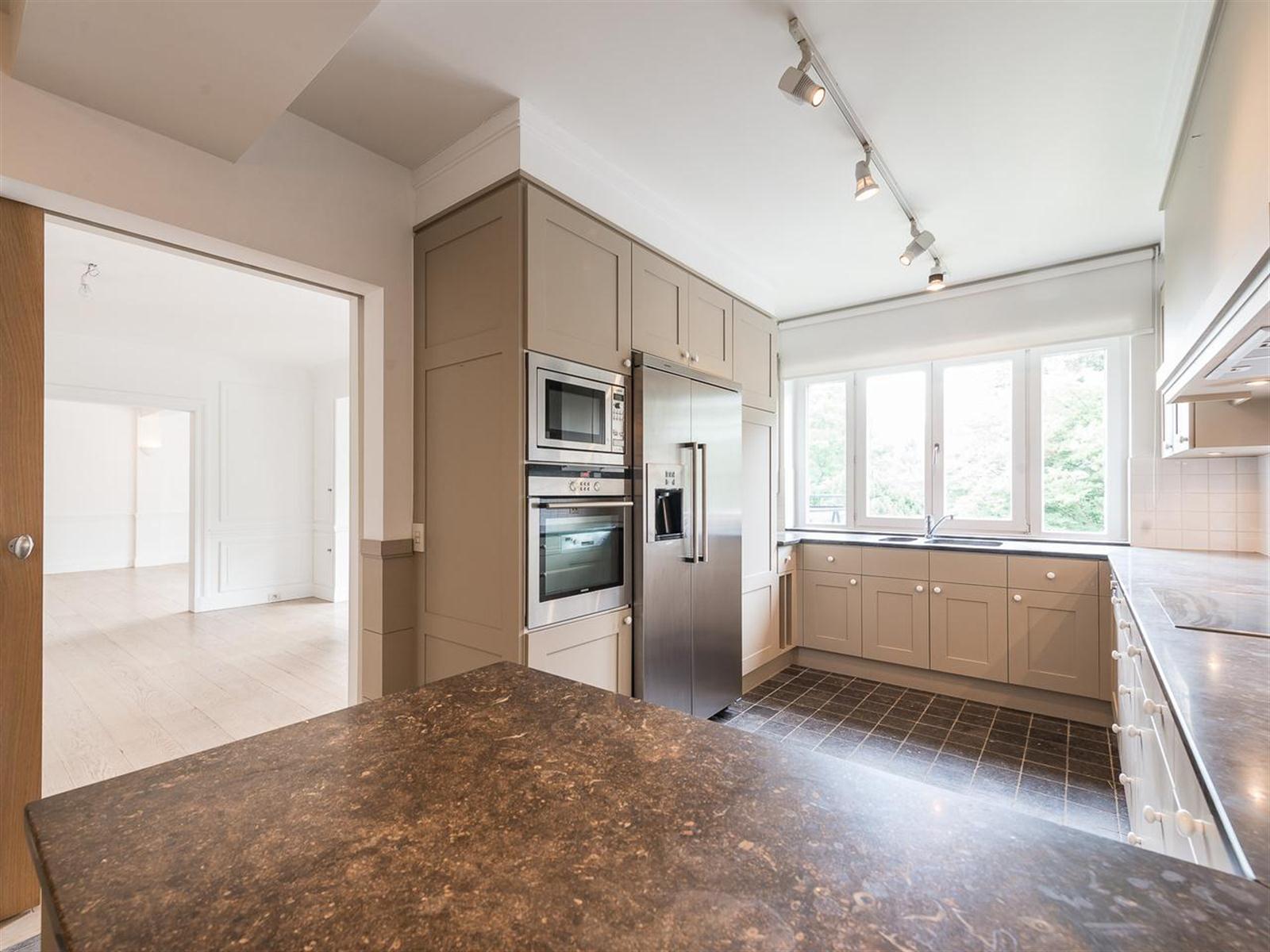 Apartment for rent in Woluwe-Saint-Pierre with 3 bedrooms - photo 4